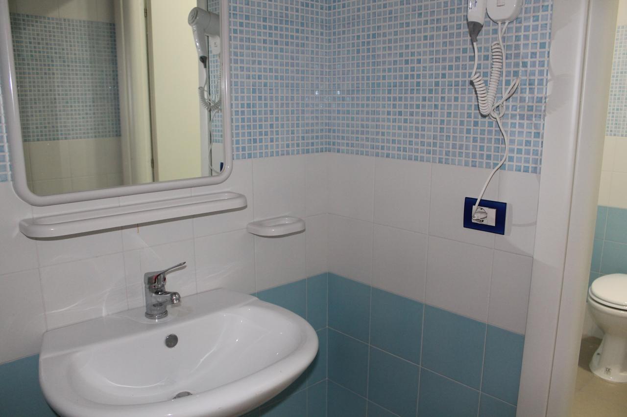 Basilicata Al Volo Hostel Brindisi di Montagna Luaran gambar